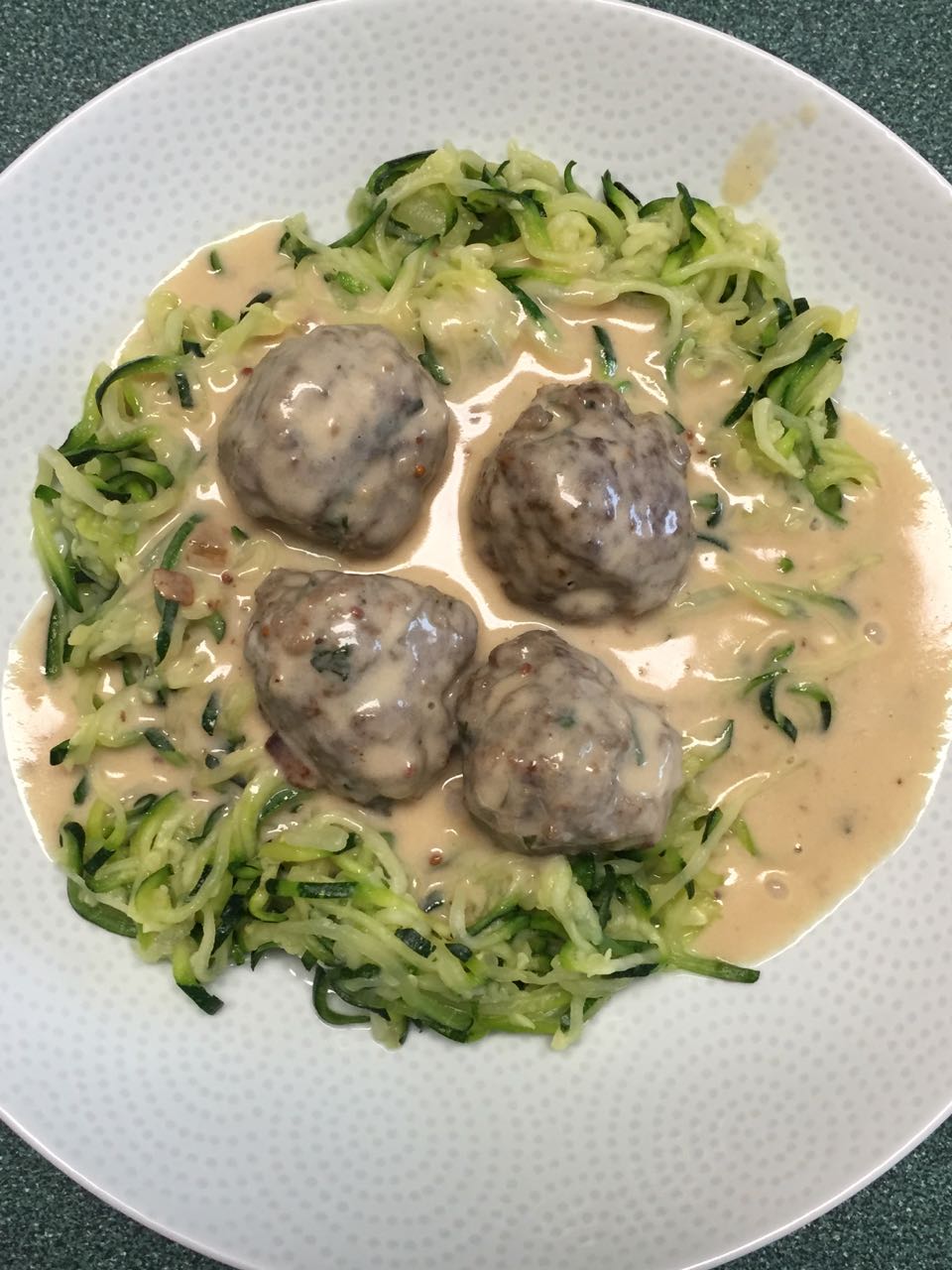 zucchini pasta with meatballs