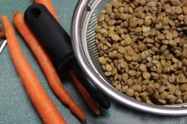Ingredients for lentil salad.
