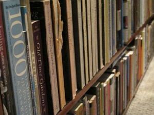 de-cluttering, selling books