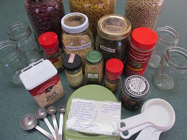 homemade gifts, soup in a jar, minestrone soup, prudent pantry, prudent living
