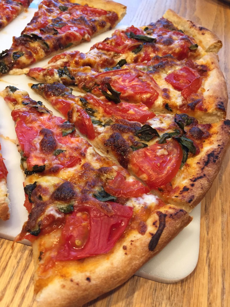 tomato basil pizza