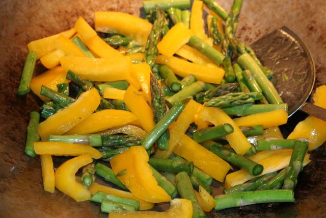 Stir fry asparagus and pepper.