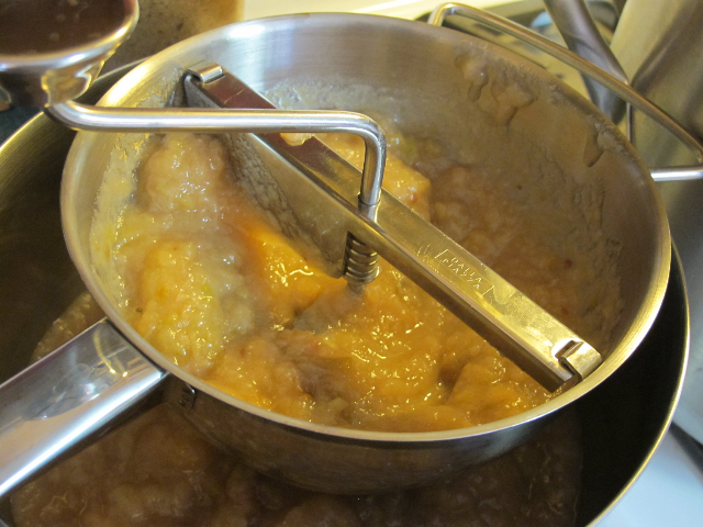 Food Mill, applesauce, apples