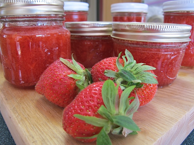 Strawberry Jam preserving, prudent living